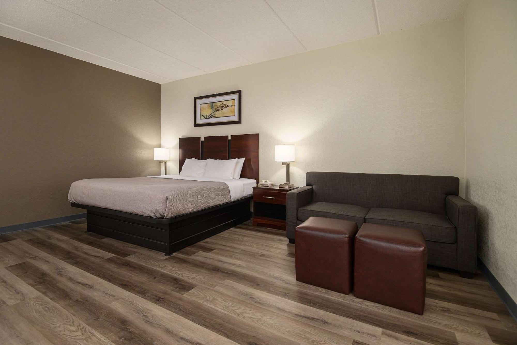 Quality Inn & Suites Lexington Exterior photo